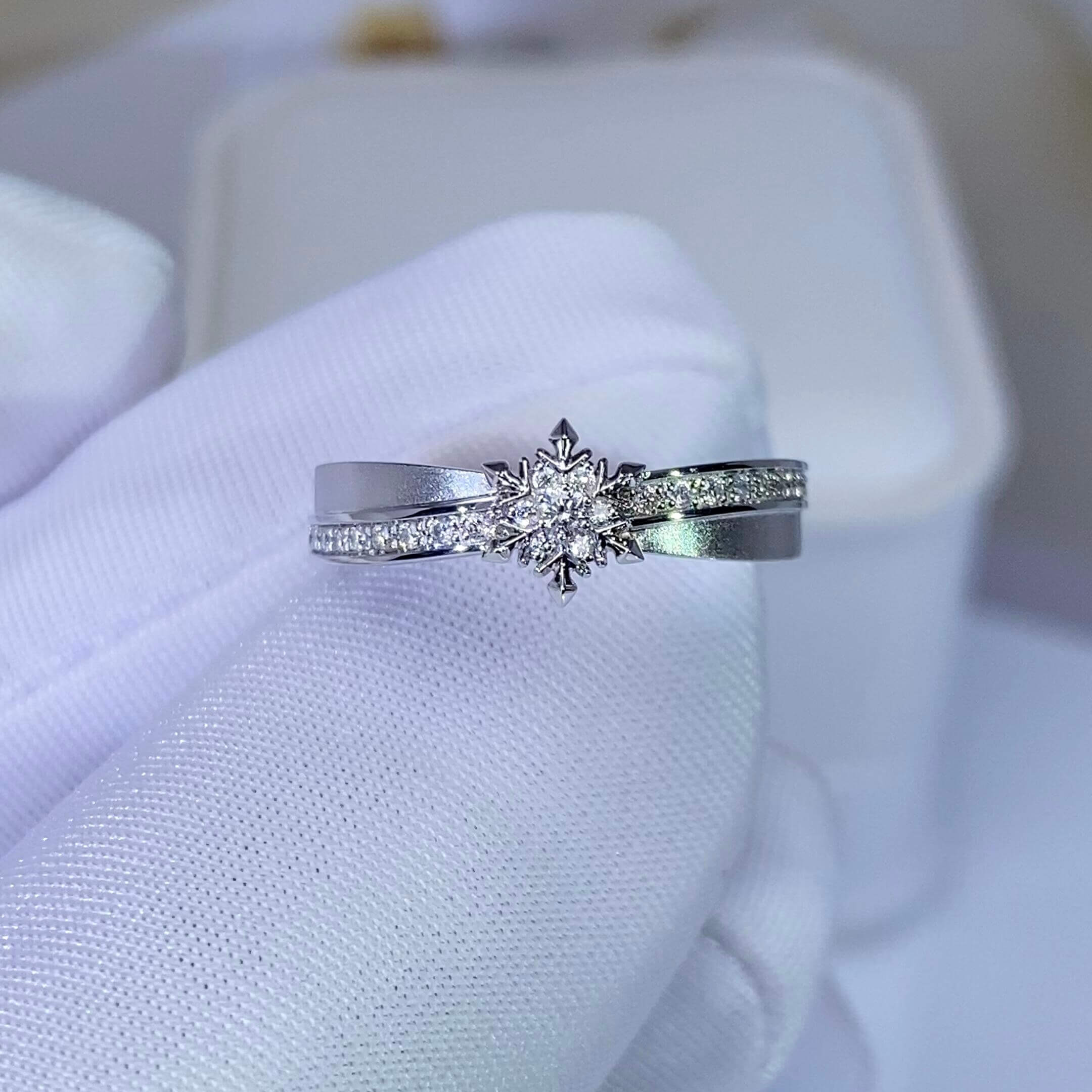 Never-melting Snowflake | 925 Sterling Silver Platinum-Plated Moissanite