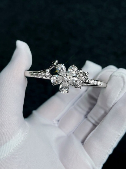 Starry Vow | Forget-Me-Not Bangle | 999 Fine Silver Platinum Plated Moissanite