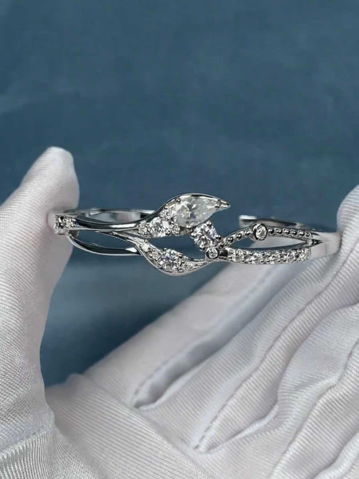 Tidal Devotion | Fishtail Bracelet | Lemurian Affinity 100 Token | Platinum Plated S925