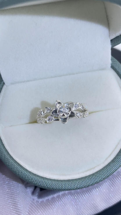 Everlasting Jasmine | Wedding Ring | 925 Sterling Silver Platinum-Plated Moissanite