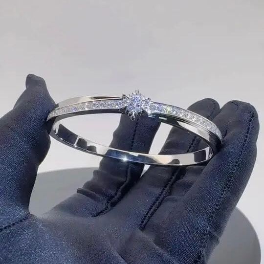 Everlasting Snow Bangle | 999 Pure Silver Platinum-Plated Moissanite