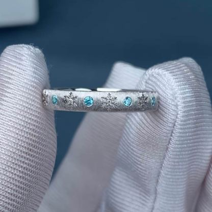 Frozen Devotion | Snowflake Ring | 925 Sterling Silver Platinum-Plated Moissanite
