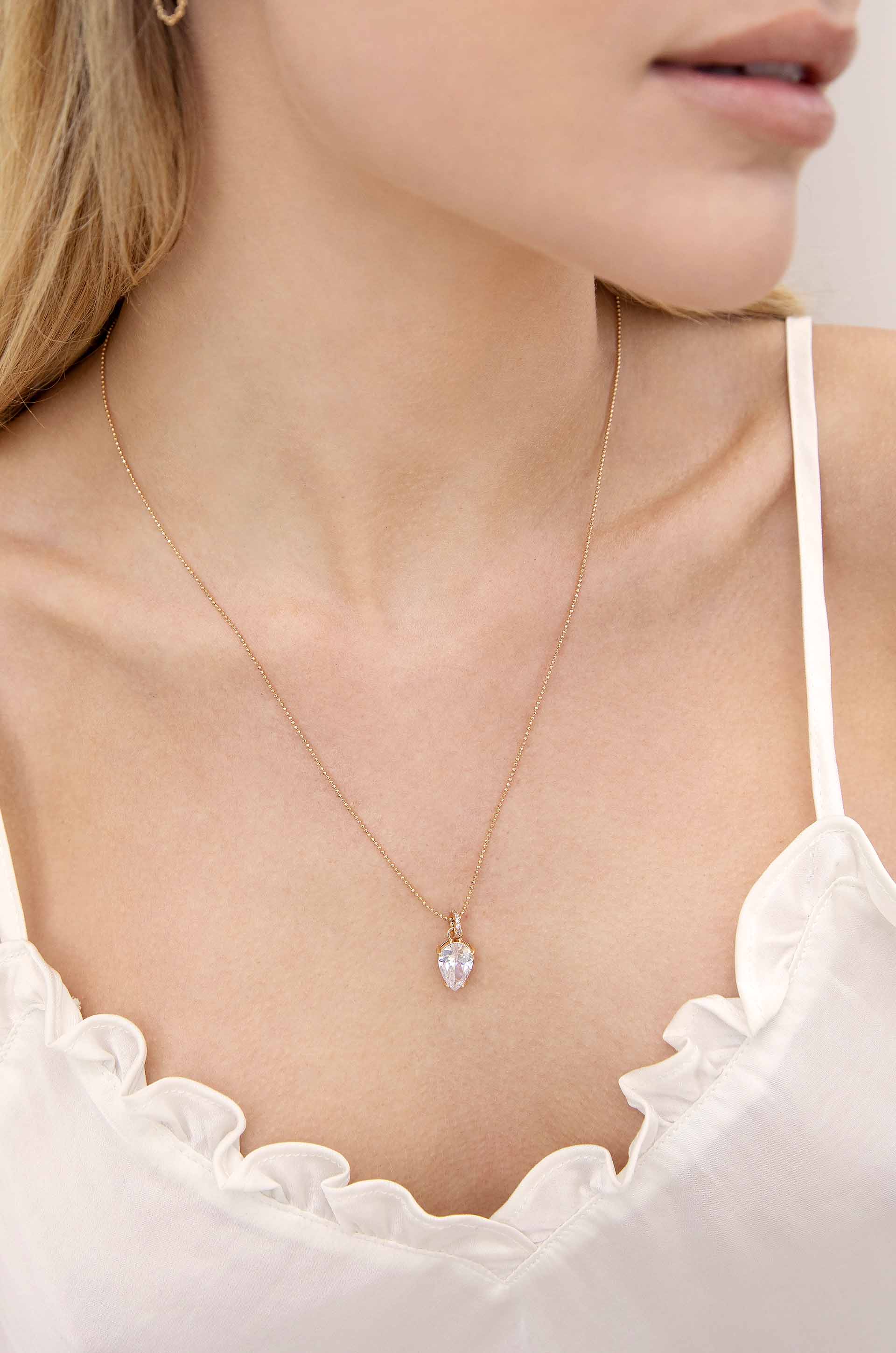 Thin and Delicate Crystal Pendant Necklace-Vavasi