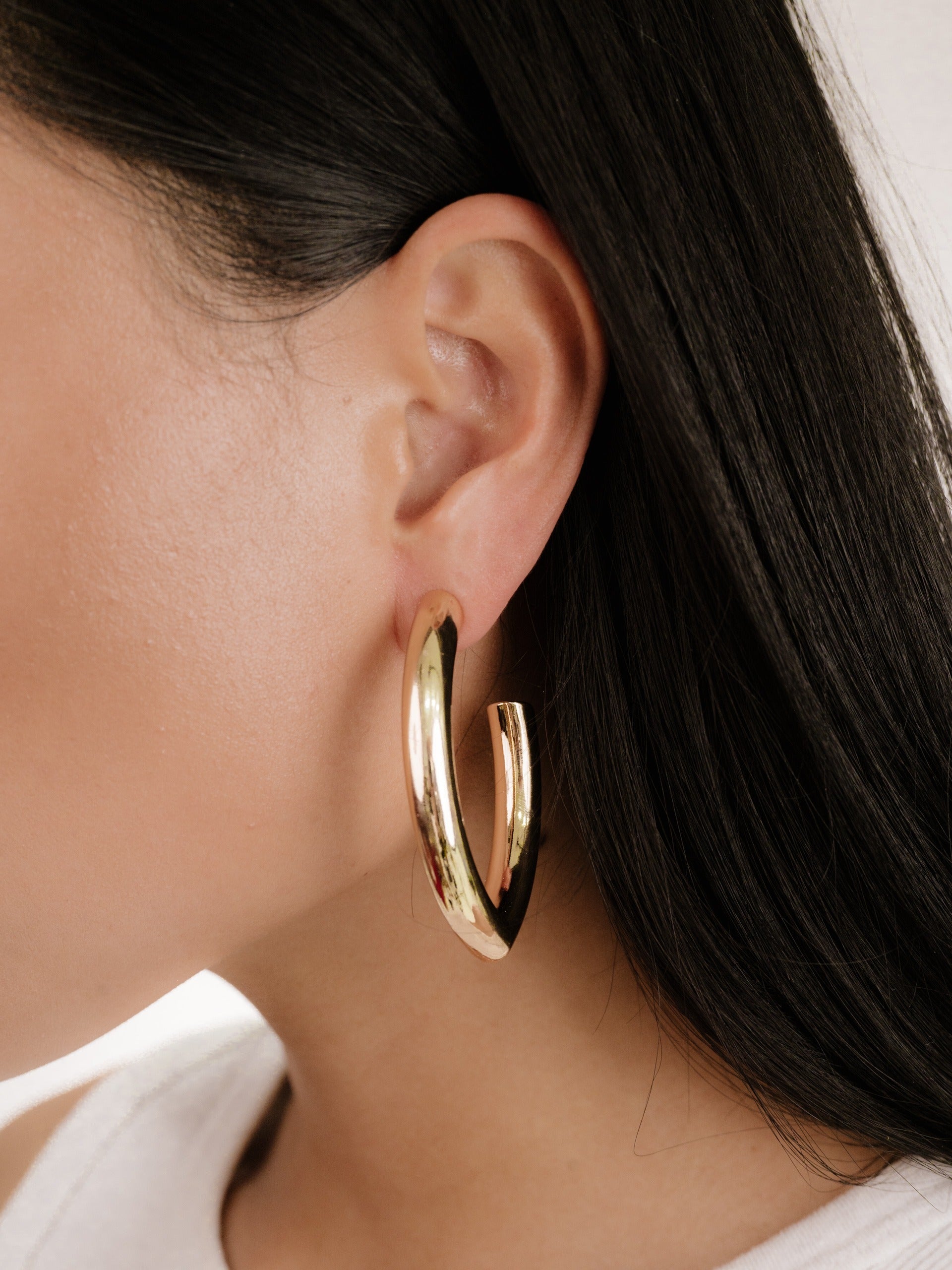 Mara Elongated Hoop Earrings-Vavasi