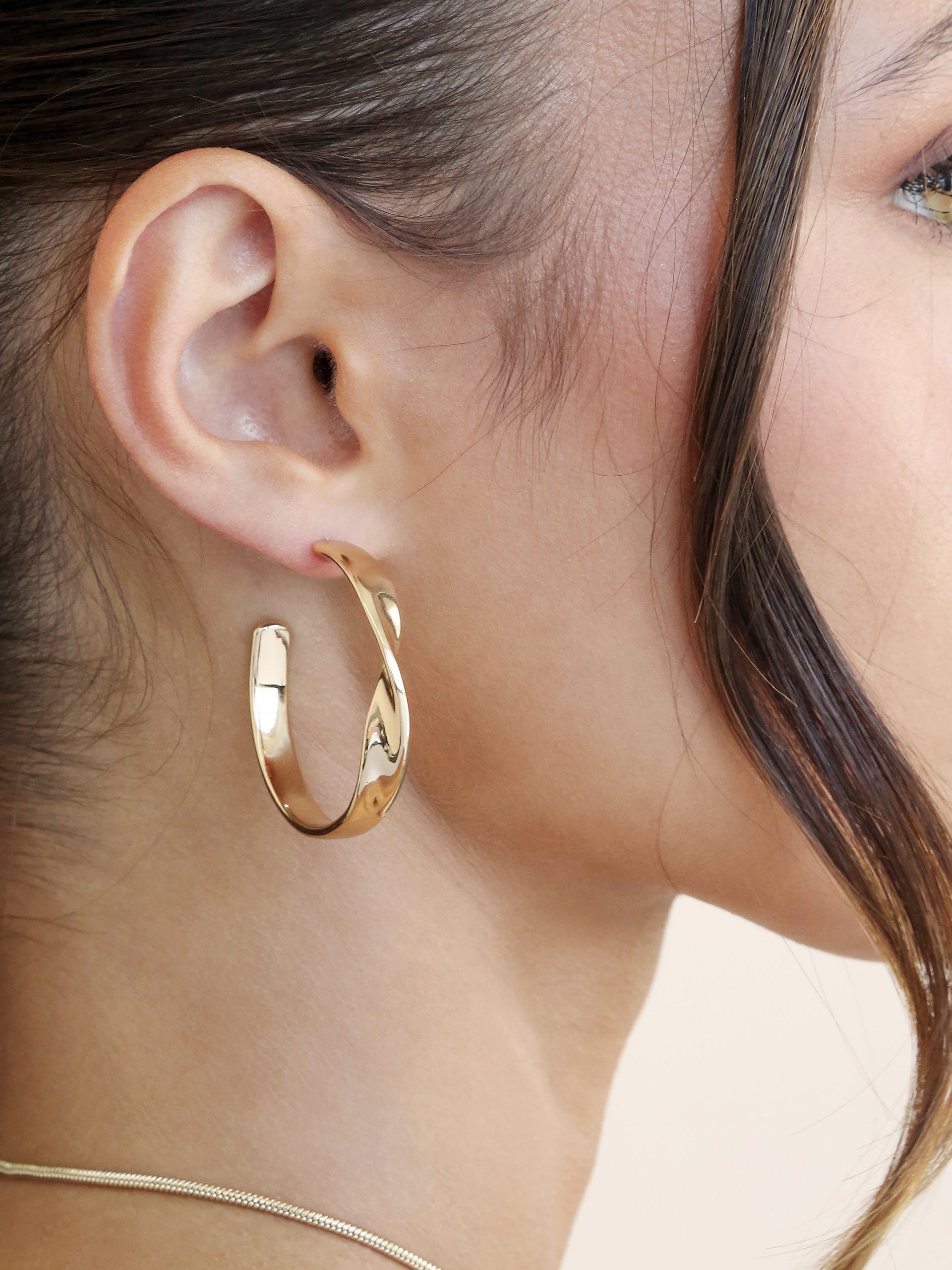 Heirloom Twist Medium Hoops-Vavasi