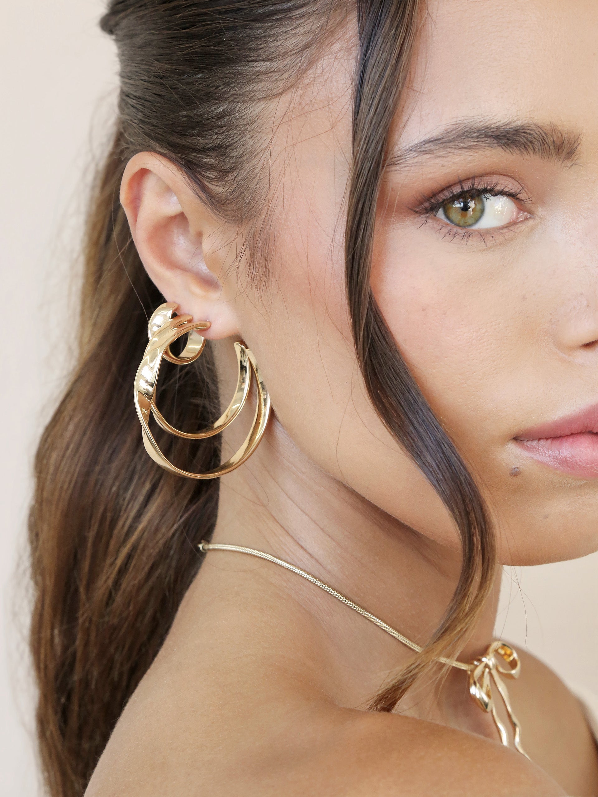 Heirloom Twist Medium Hoops-Vavasi