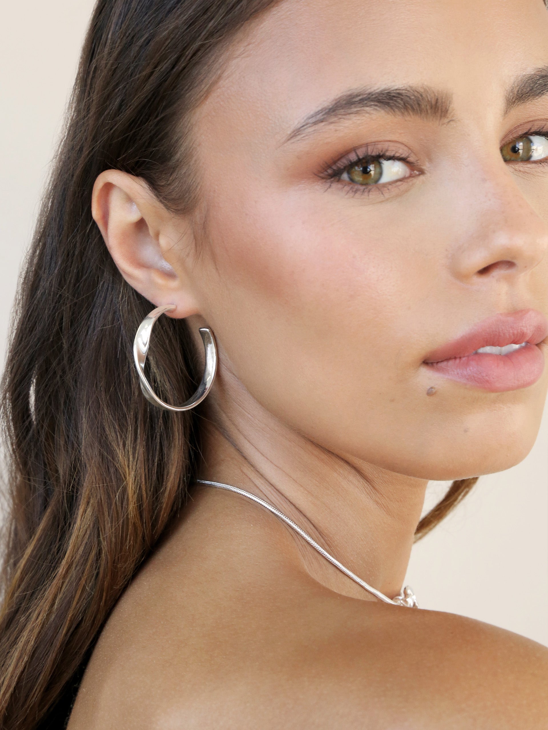 Heirloom Twist Medium Hoops-Vavasi