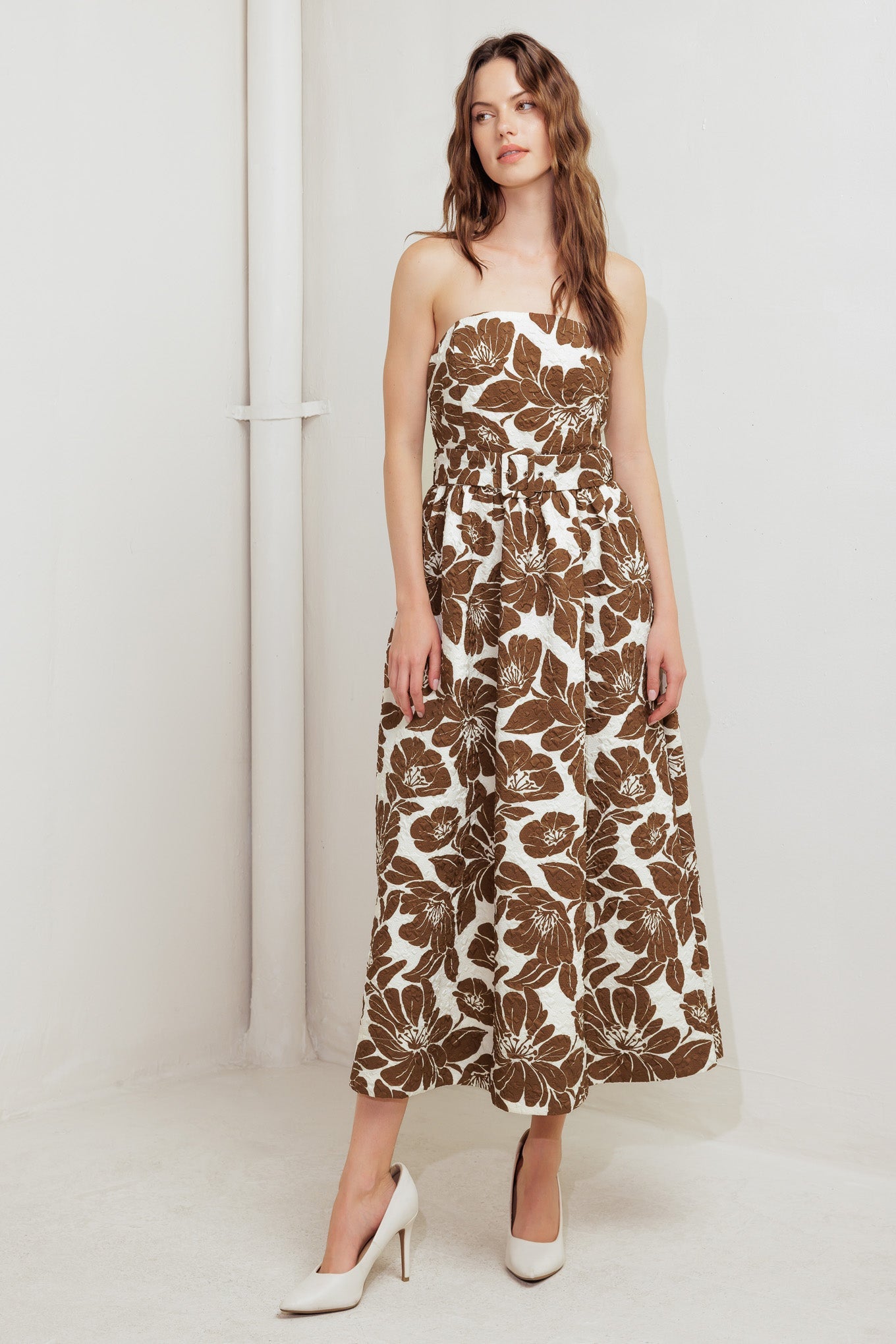DOVEY TEXTURED FLORAL STRAPLESS MIDI DRESS-Vavasi