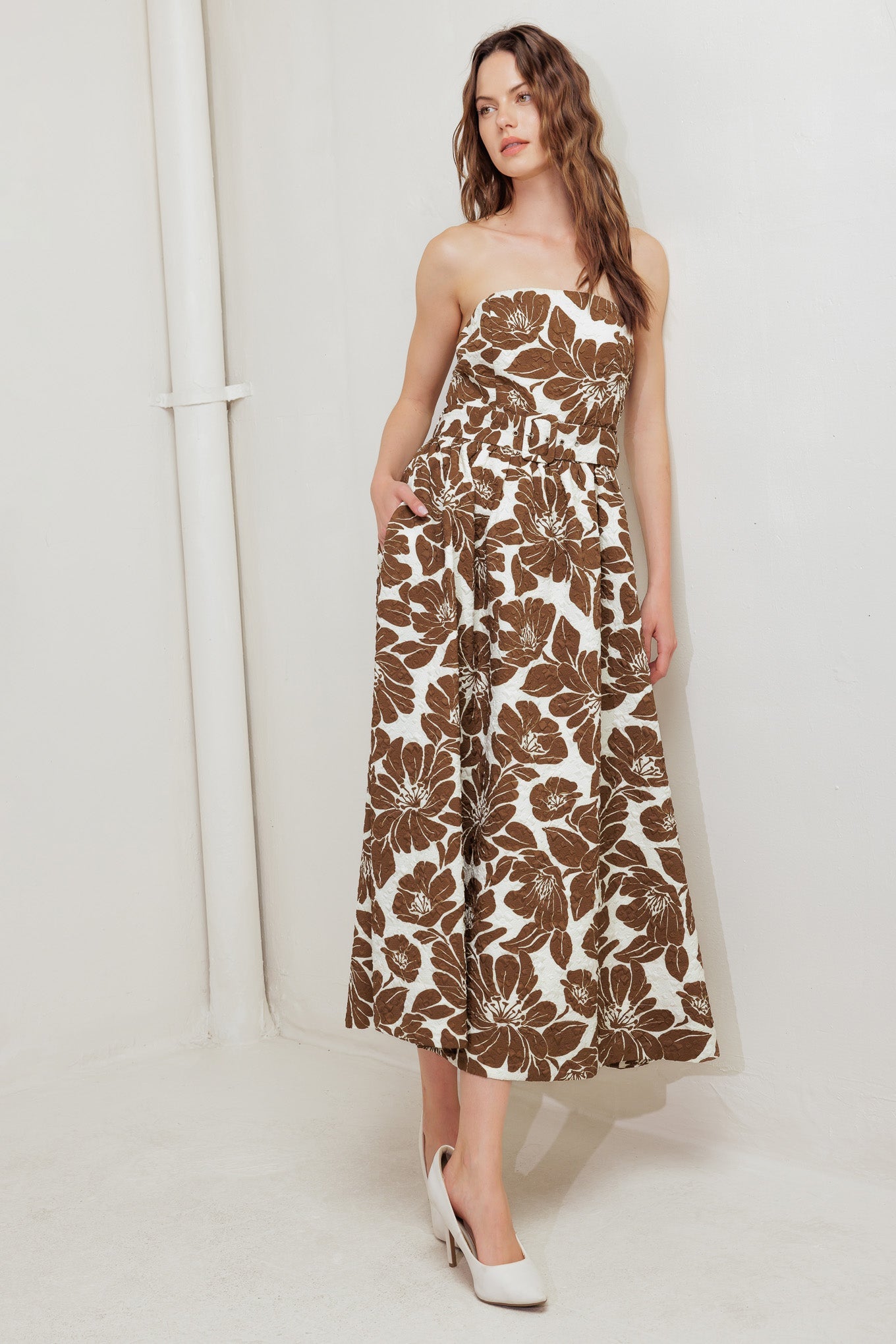 DOVEY TEXTURED FLORAL STRAPLESS MIDI DRESS-Vavasi
