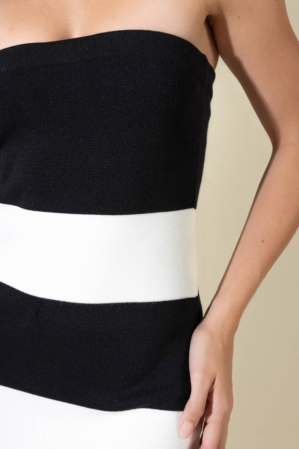 ROMANTIC AFTERNOON - STRAPLESS KNIT DRESS-Vavasi