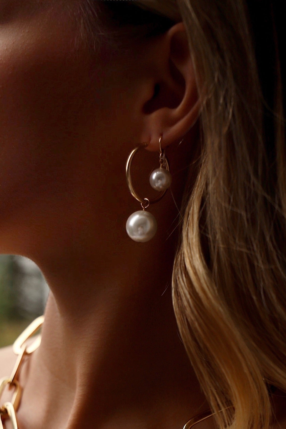OVERSIZED AUDREY PEARL HOOPS-Vavasi