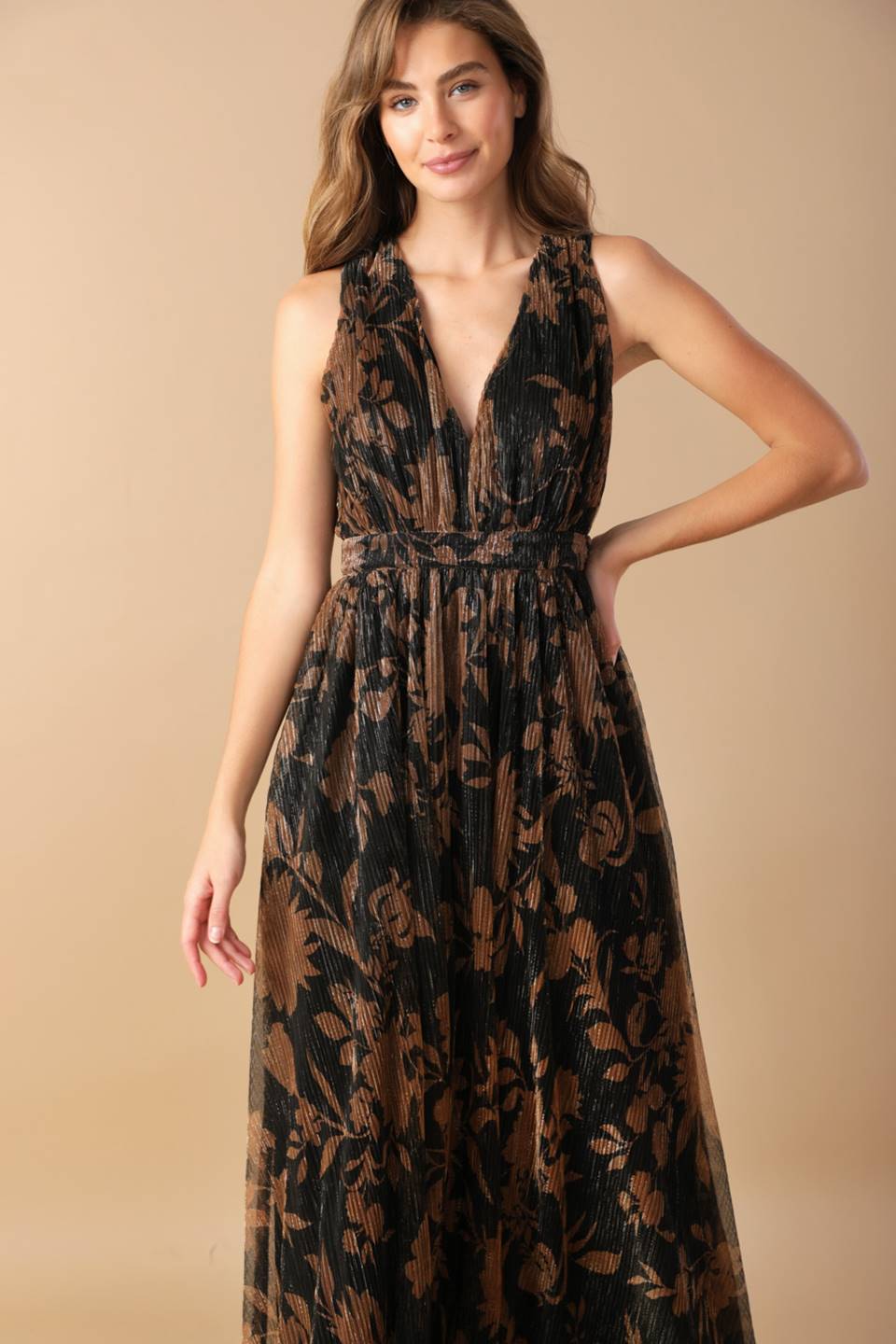 EVERYDAY HUSTLE METALLIC PLEATED MAXI DRESS-Vavasi