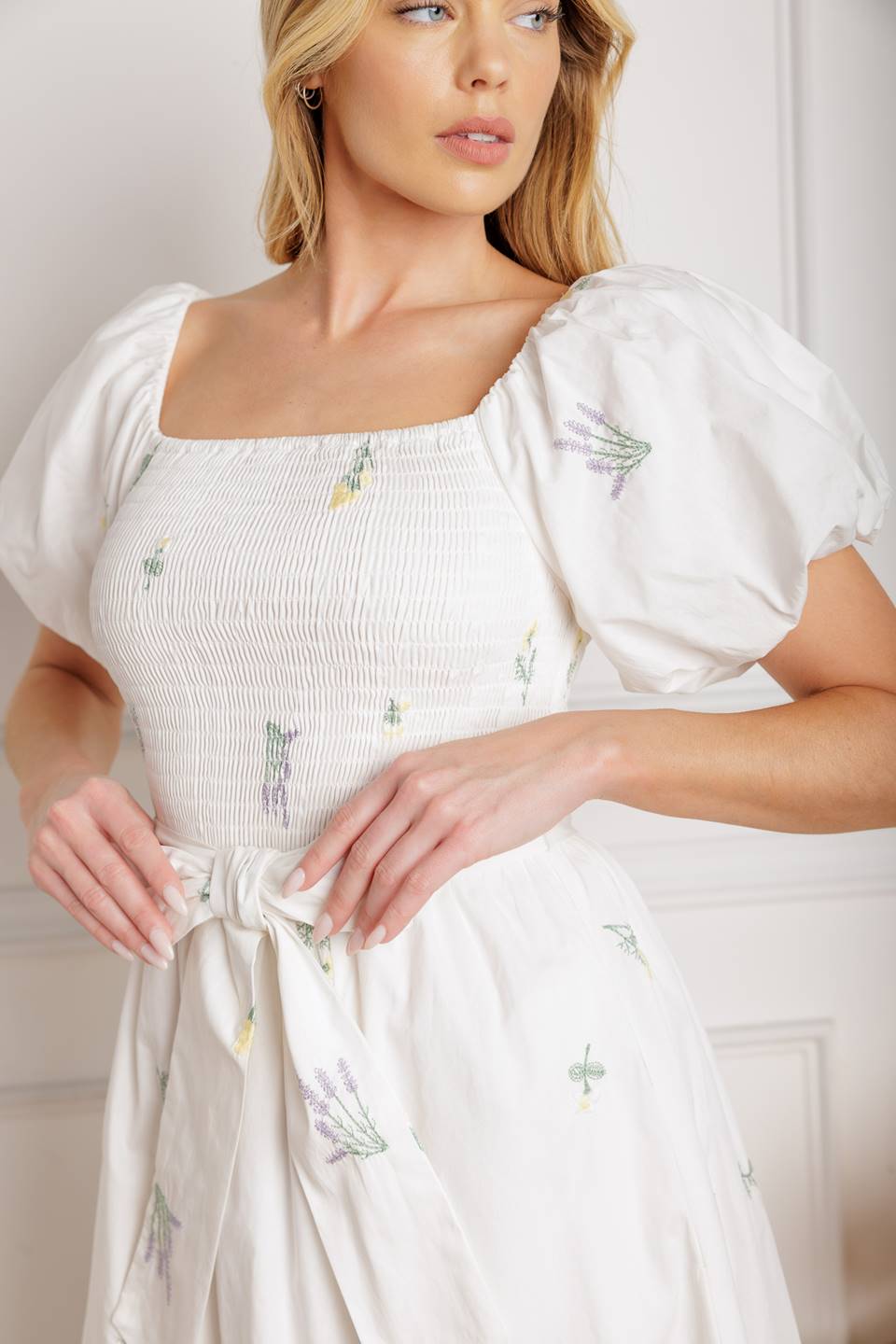 PETITE FLOWERS EMBROIDERED MIDI DRESS-Vavasi