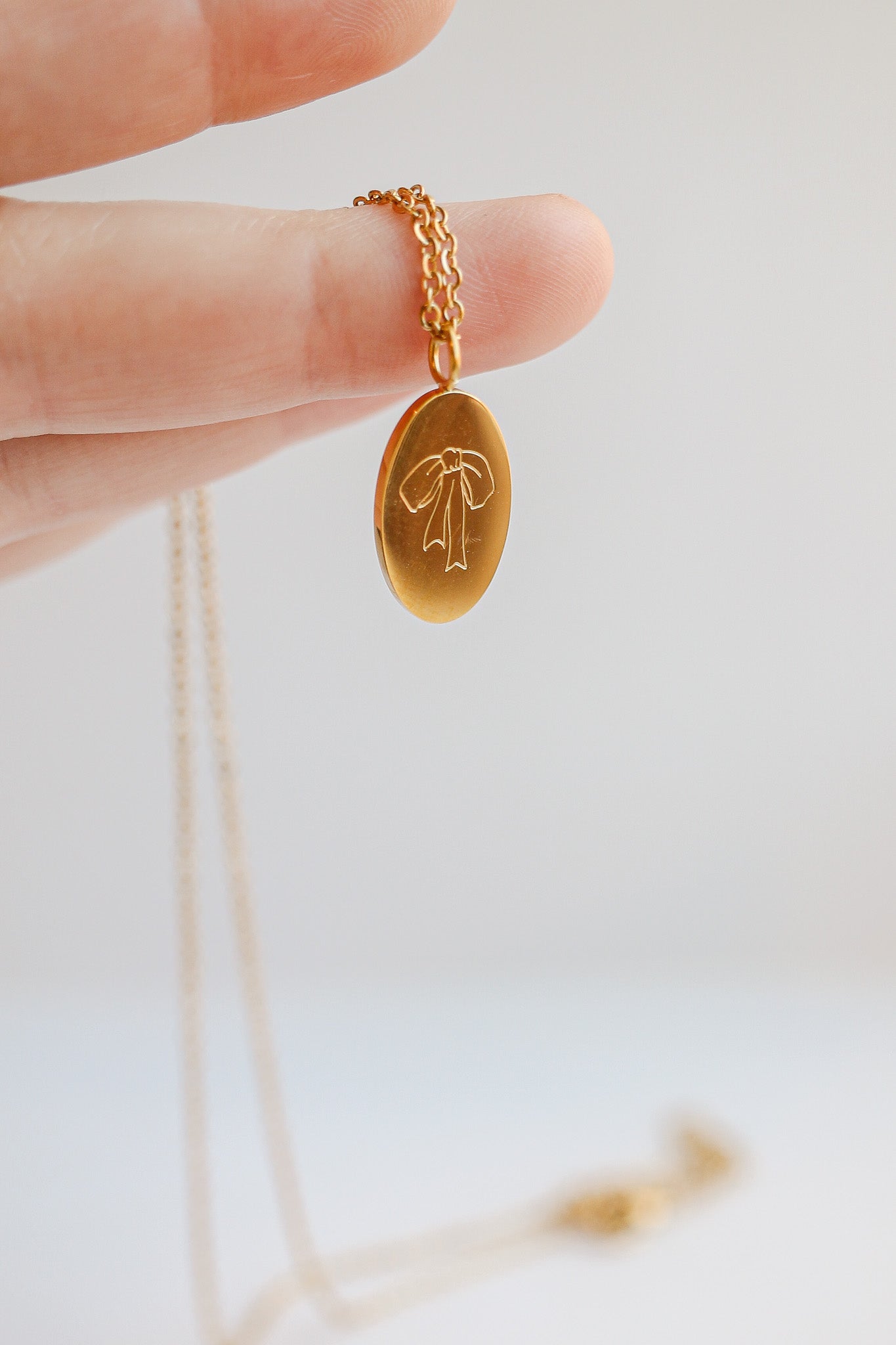 Bow Pendant Necklace in Gold-Vavasi