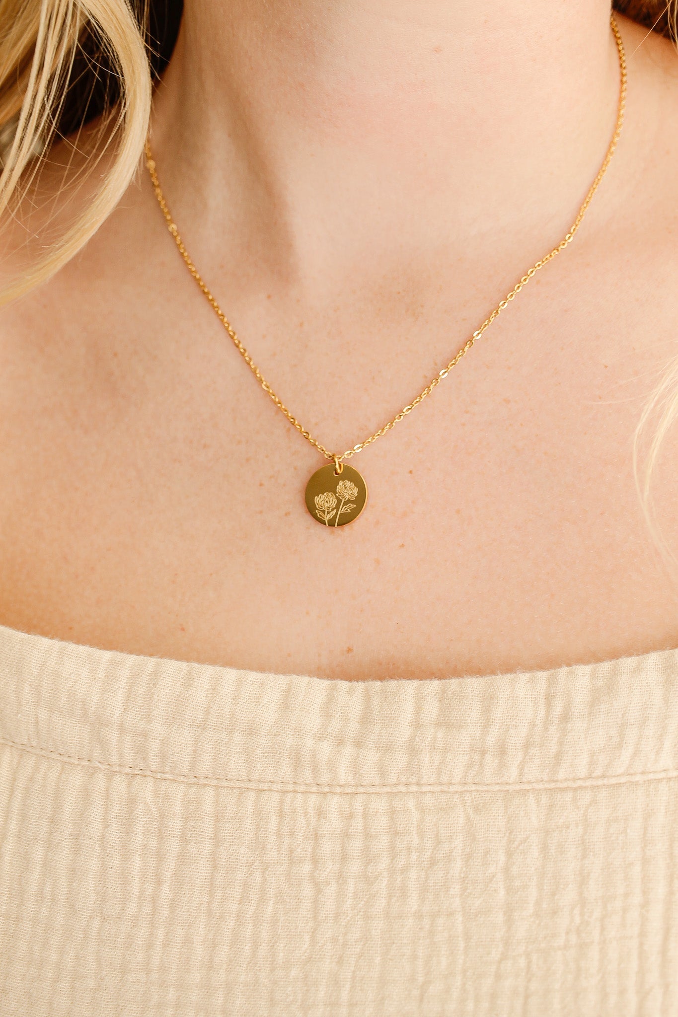 Birth Flower Necklace in Gold-Vavasi