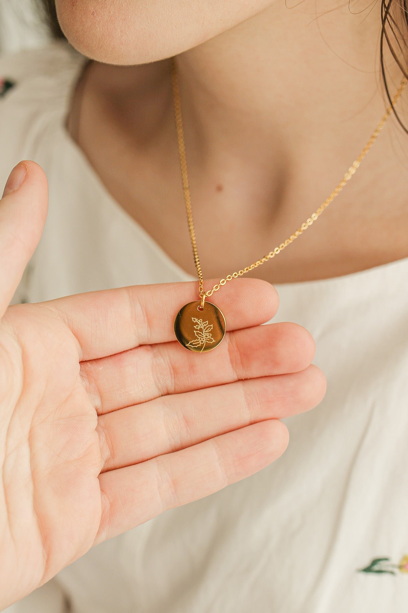 Birth Flower Necklace in Gold-Vavasi