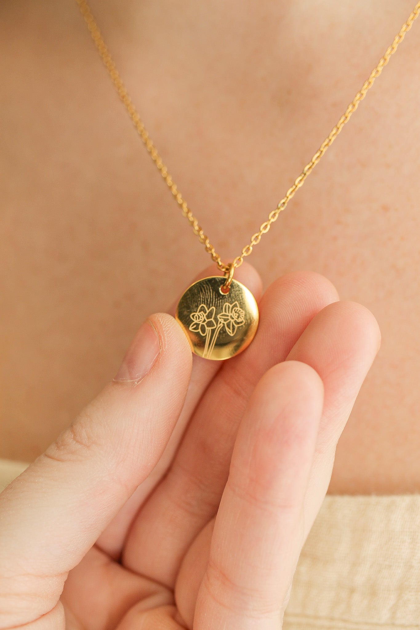 Birth Flower Necklace in Gold-Vavasi