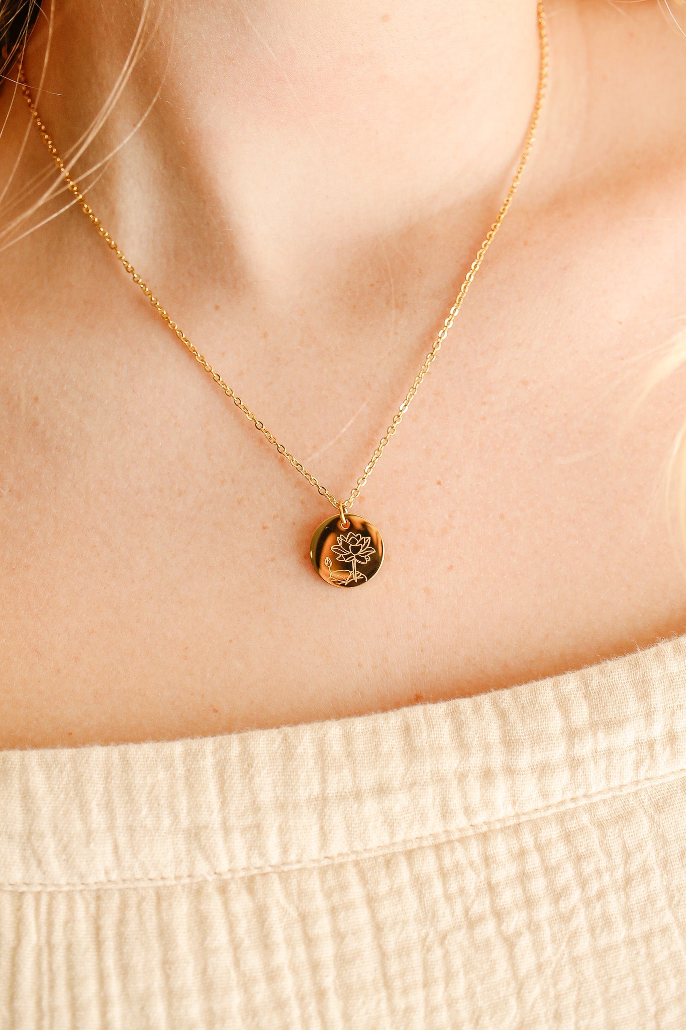 Birth Flower Necklace in Gold-Vavasi