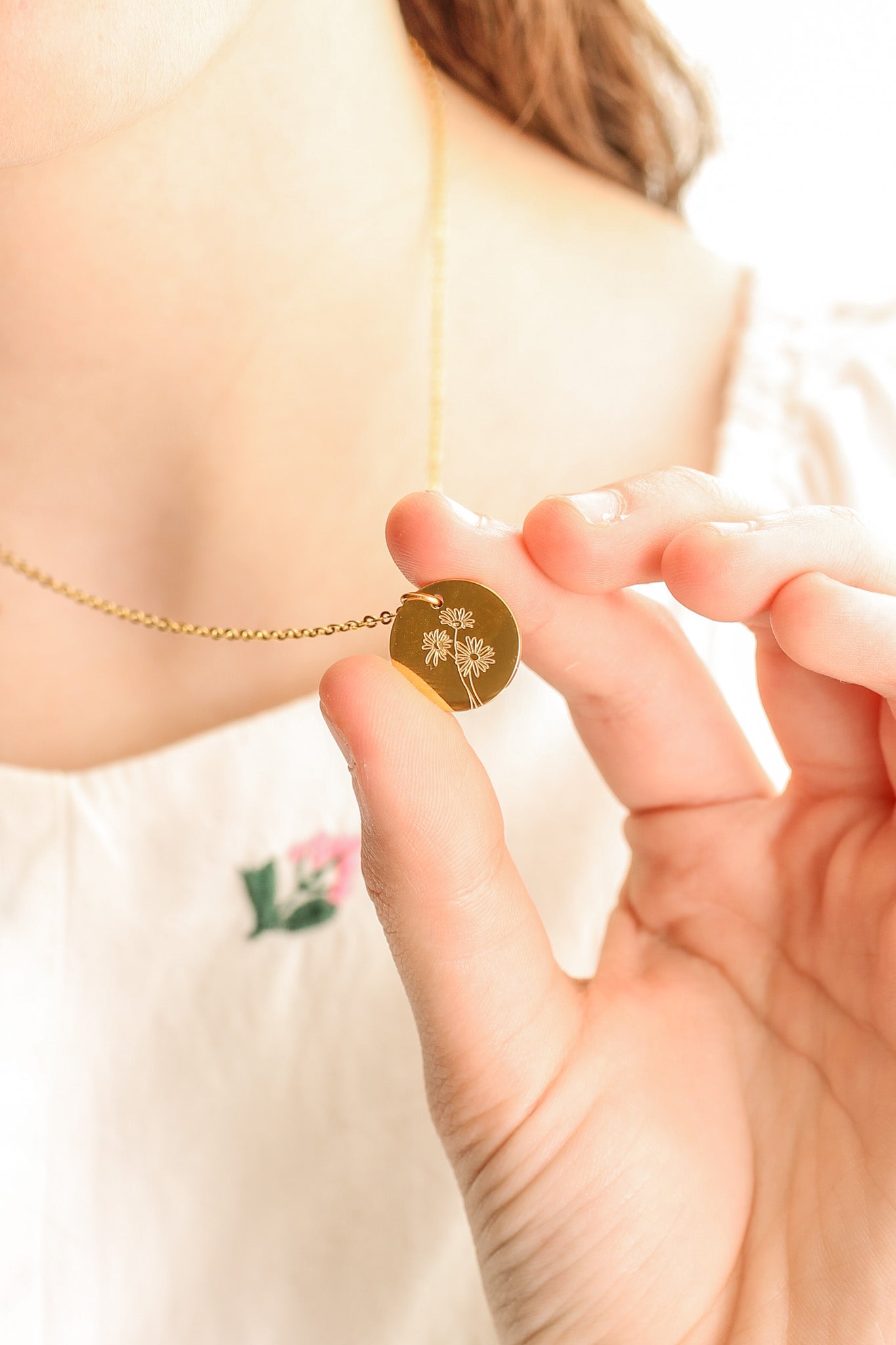 Birth Flower Necklace in Gold-Vavasi