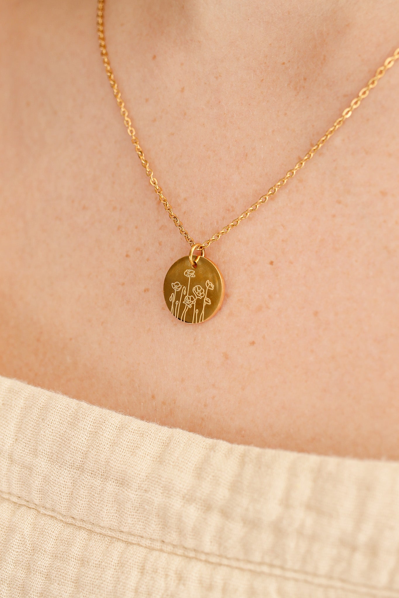 Birth Flower Necklace in Gold-Vavasi