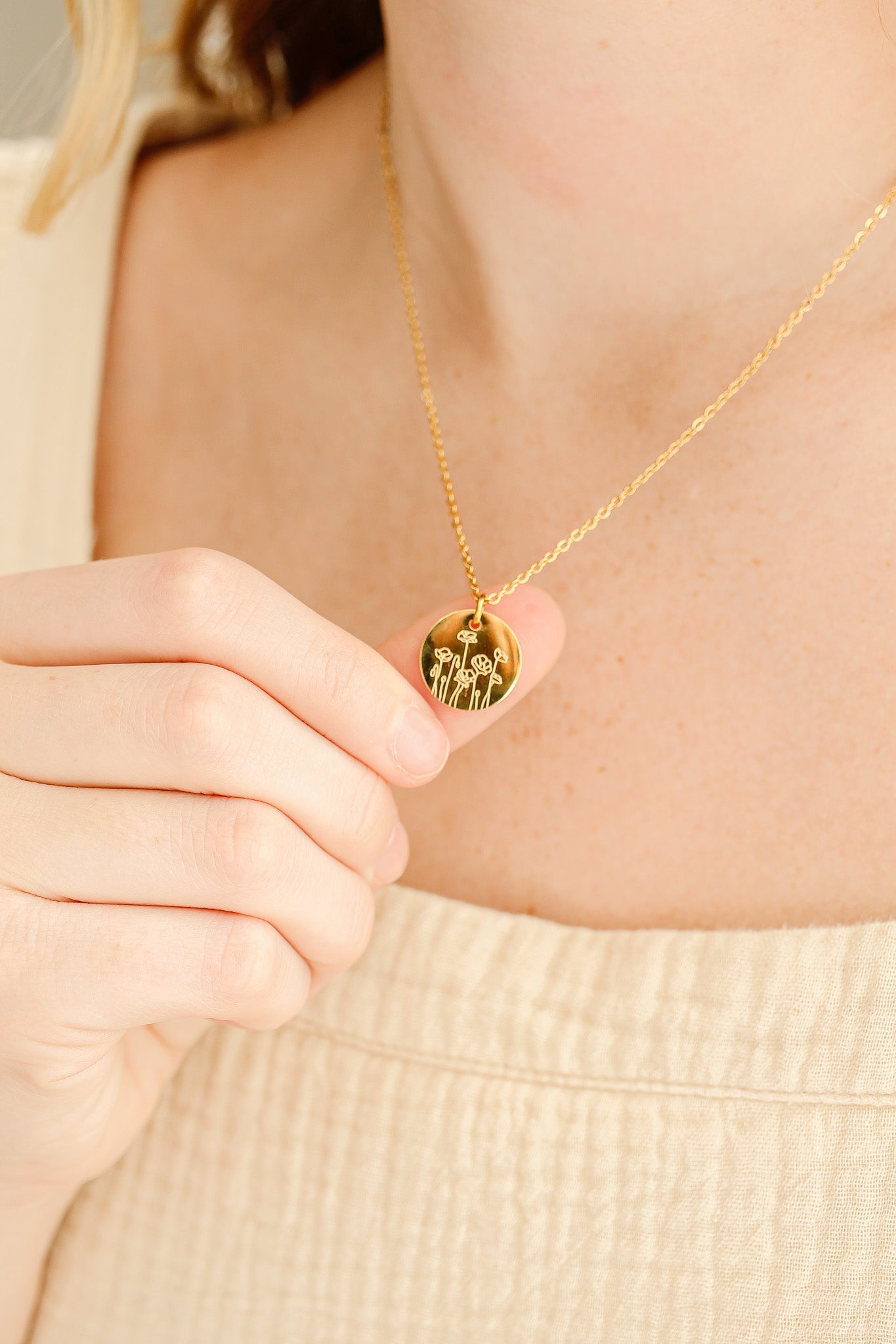 Birth Flower Necklace in Gold-Vavasi