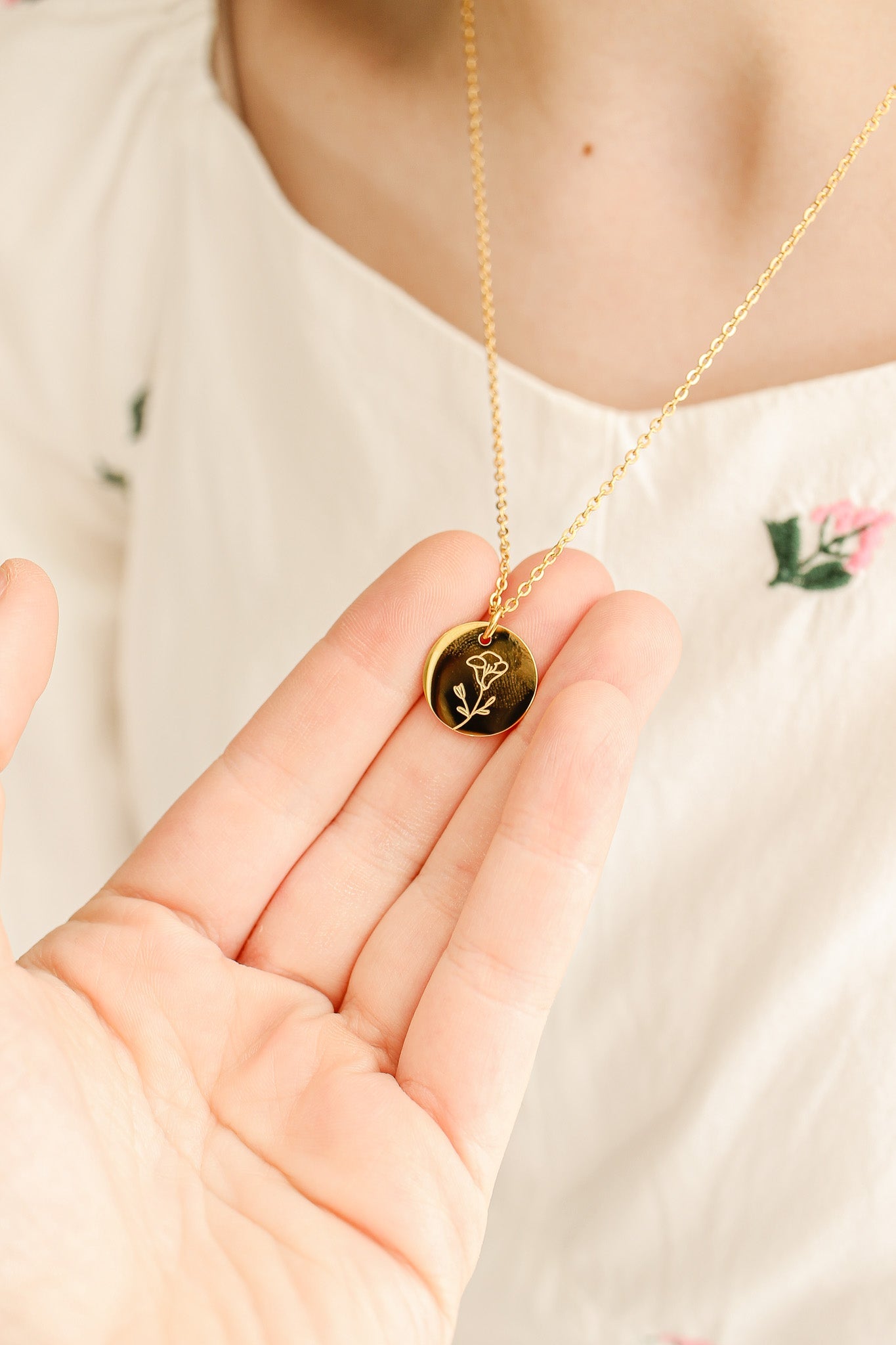 Birth Flower Necklace in Gold-Vavasi