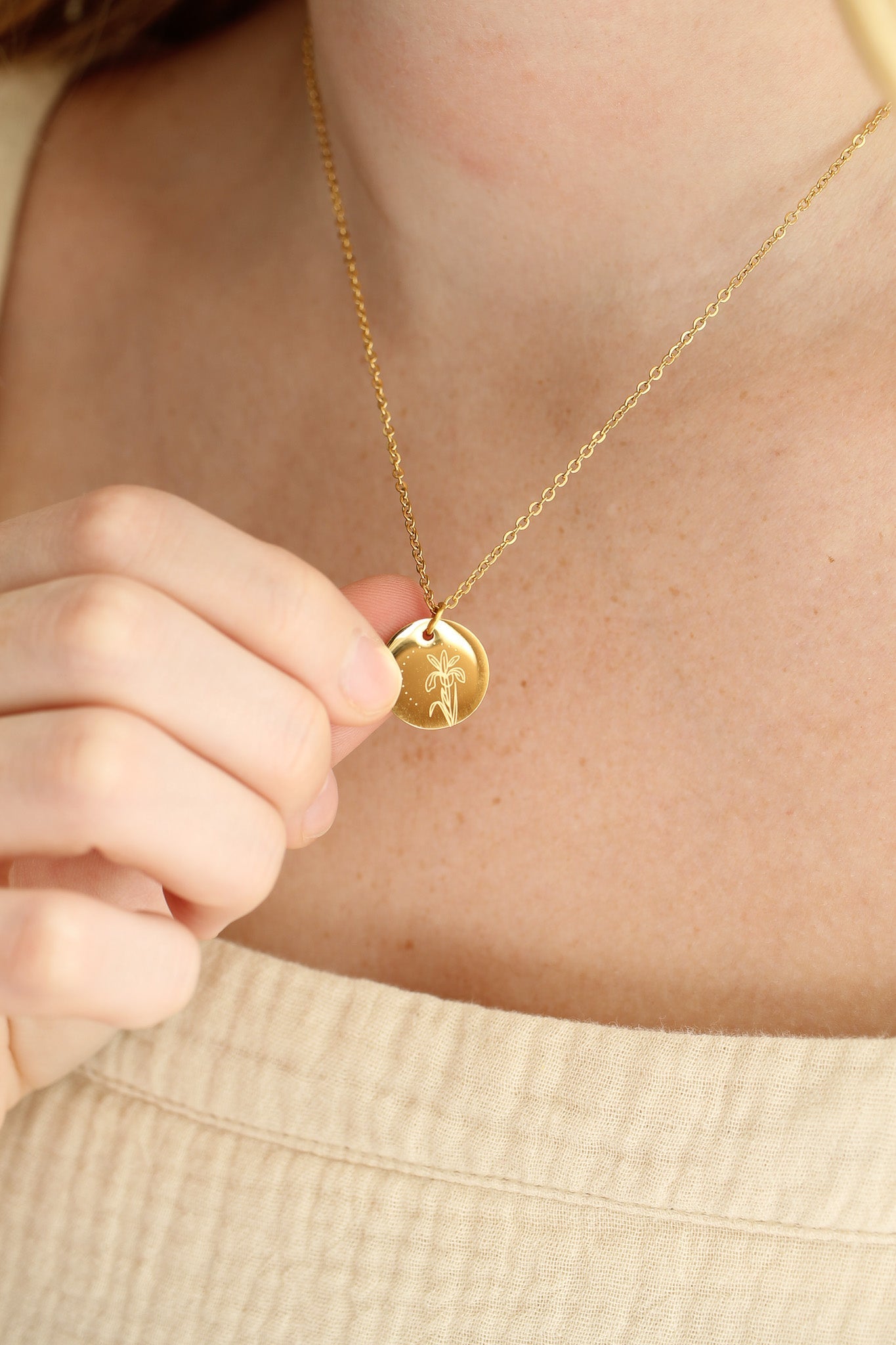 Birth Flower Necklace in Gold-Vavasi