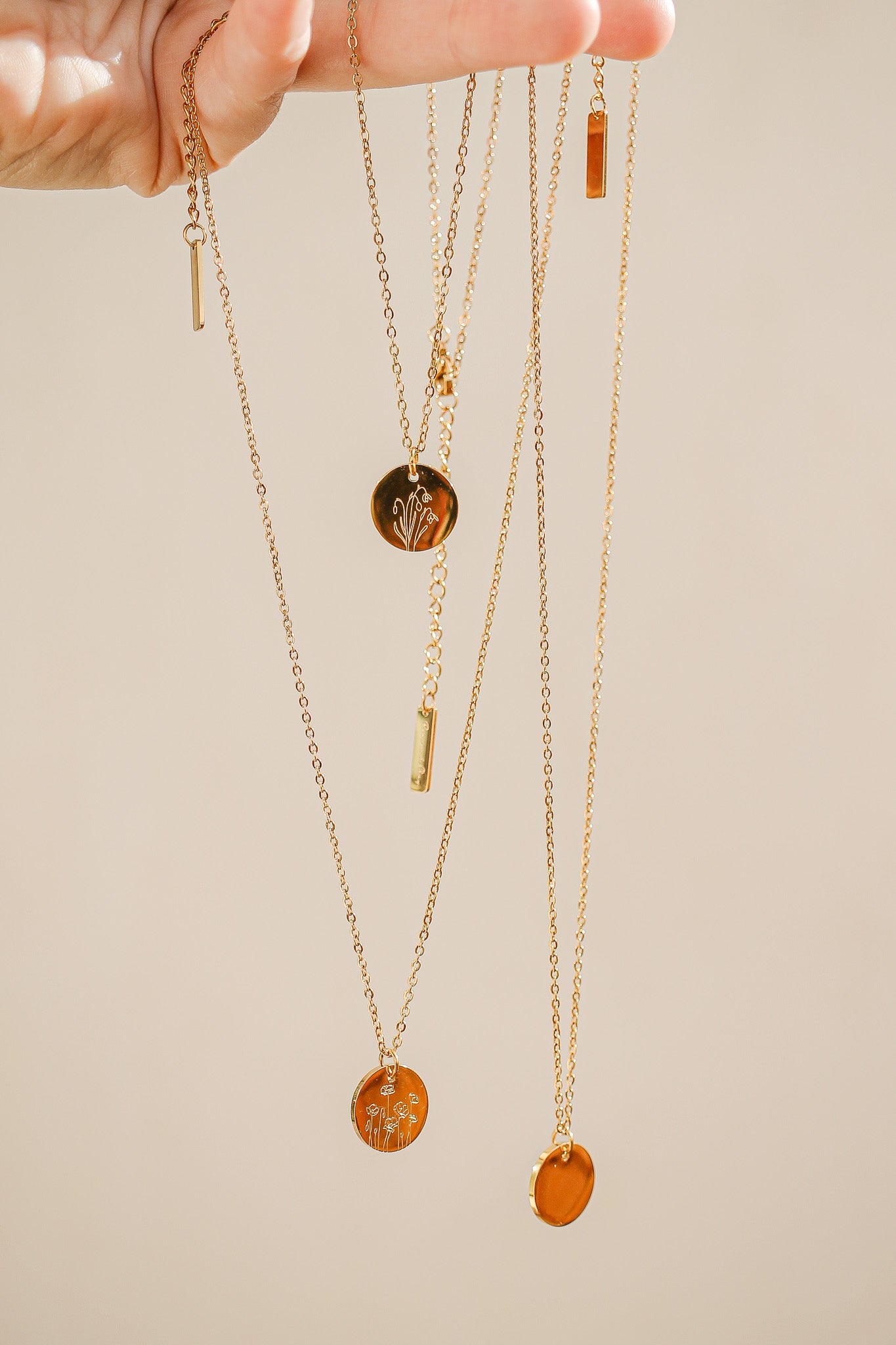 Birth Flower Necklace in Gold-Vavasi