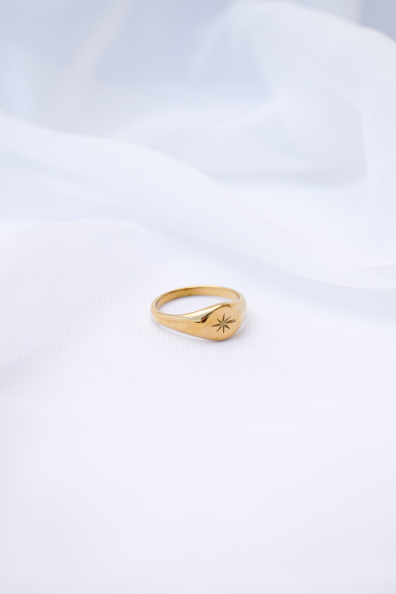 Estelle Ring in Gold-Vavasi