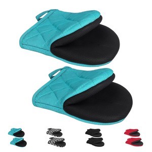 Textured Honeycomb Mitt