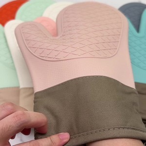 Textured Grip Silicone Mitt