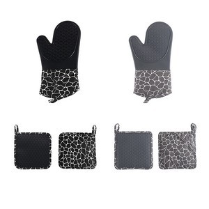 Snowflake Silicone Oven Mitt