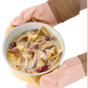 Textured Grip Silicone Mitt