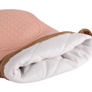 Textured Grip Silicone Mitt