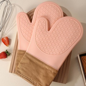 Textured Grip Silicone Mitt