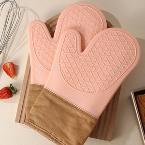 Textured Grip Silicone Mitt