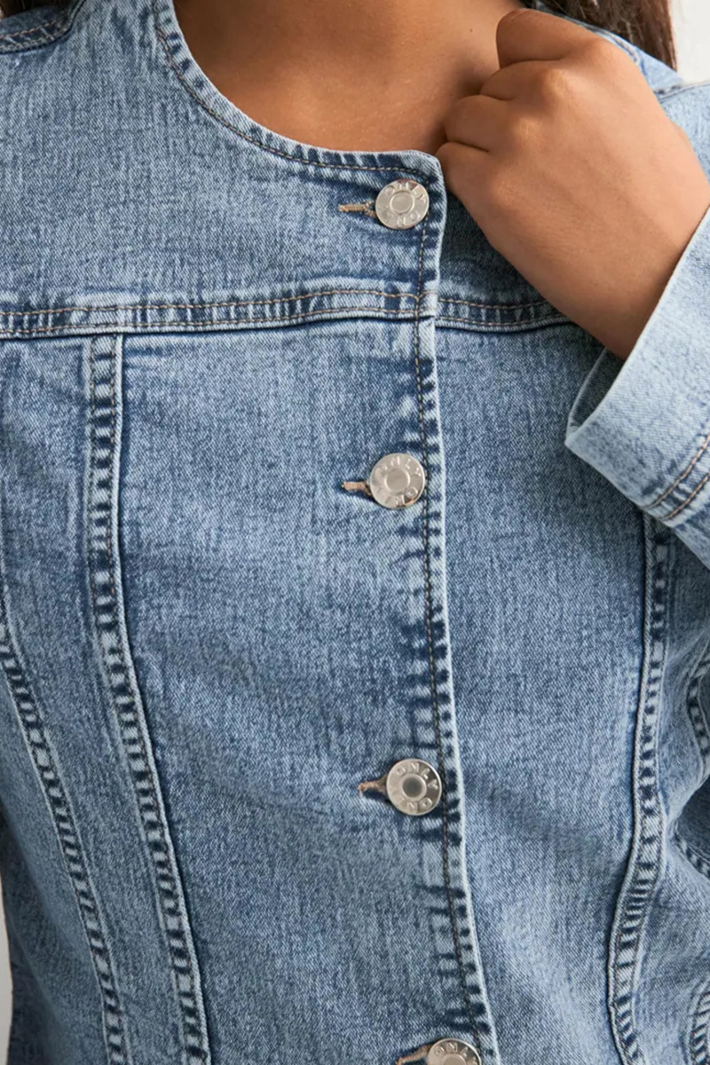 Women’s Essential Crew Neck Button Up Denim Jacket