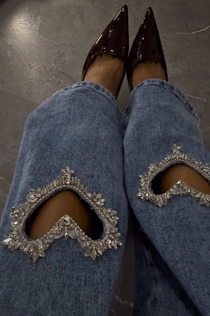 Women's Fashion Heart-shaped Rhinestone Cut-out Washed Jeans