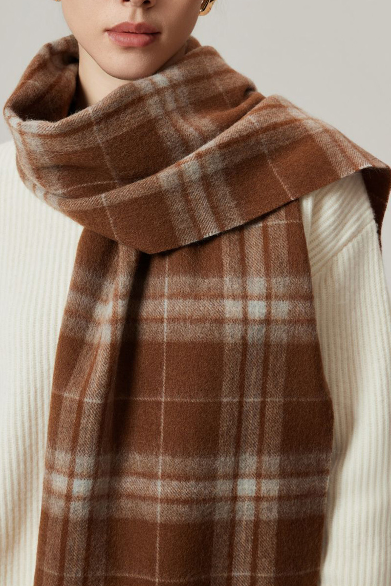 Women's Checkered Wool Scarf With Fringe