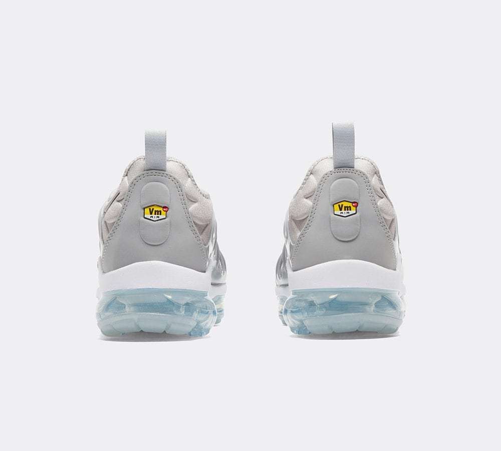 Nitthhke Air Max Plus TN  metallic silver