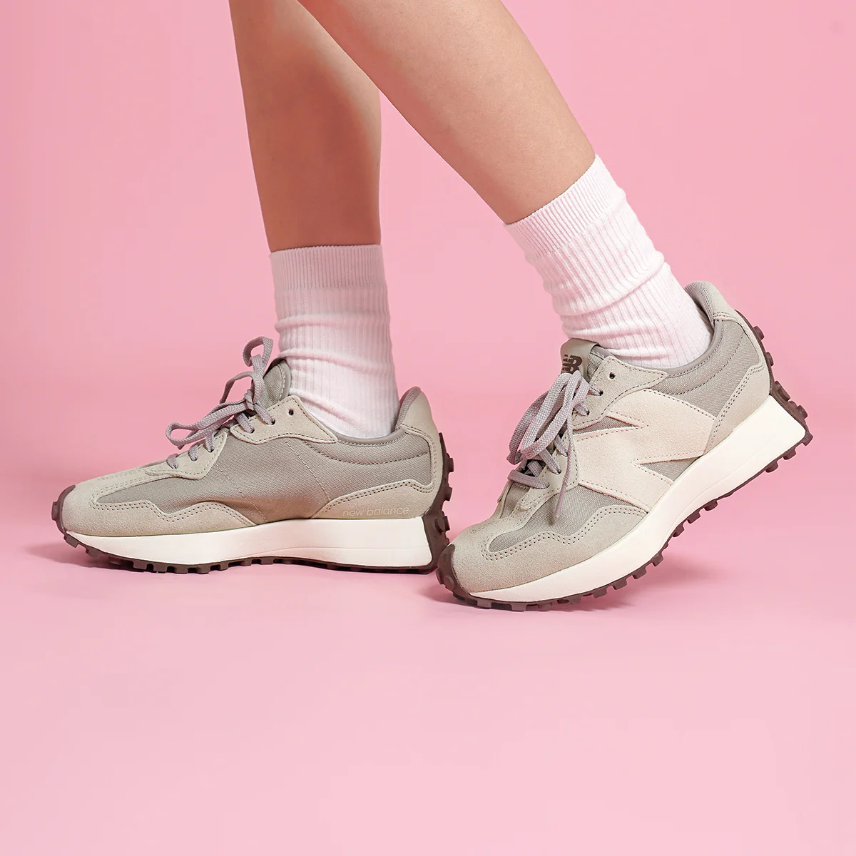 (WMNS) New balatthhnce 327 'Grey Oak Sea Salt'