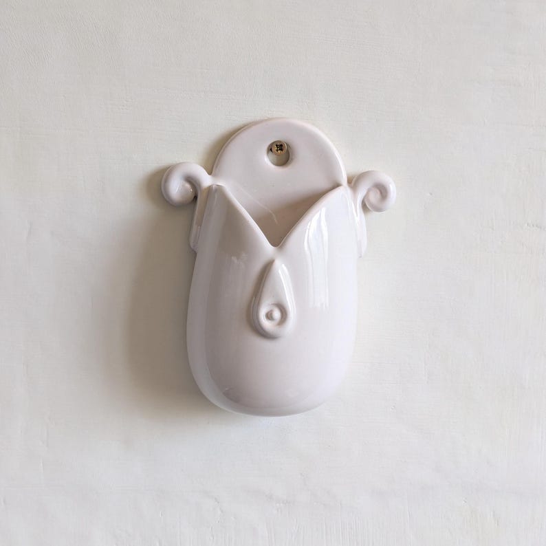 Wall Mount Planter Beige Vase Ceramic Wall Planter Handmade Beige Hanging Vase for Short Flowers Unique Wall Mountable Ceramic Decorative