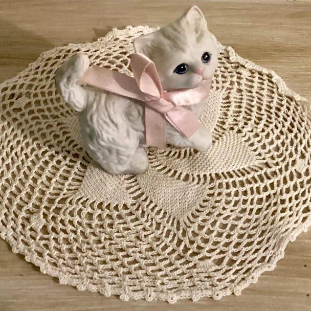 Vintage  White Persian Cat Ceramic Figurine