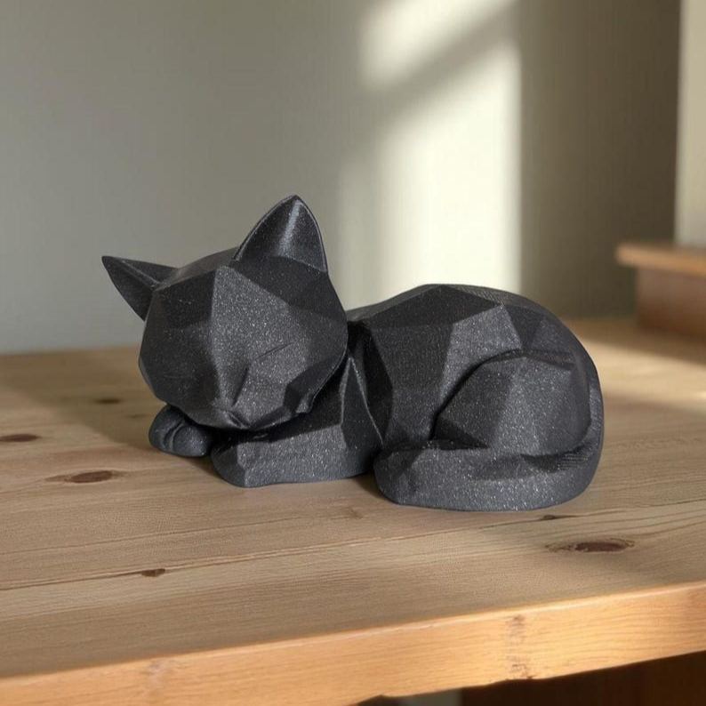 3D Printed Low Poly Cat Sculpture: Modern Minimalist Decor
