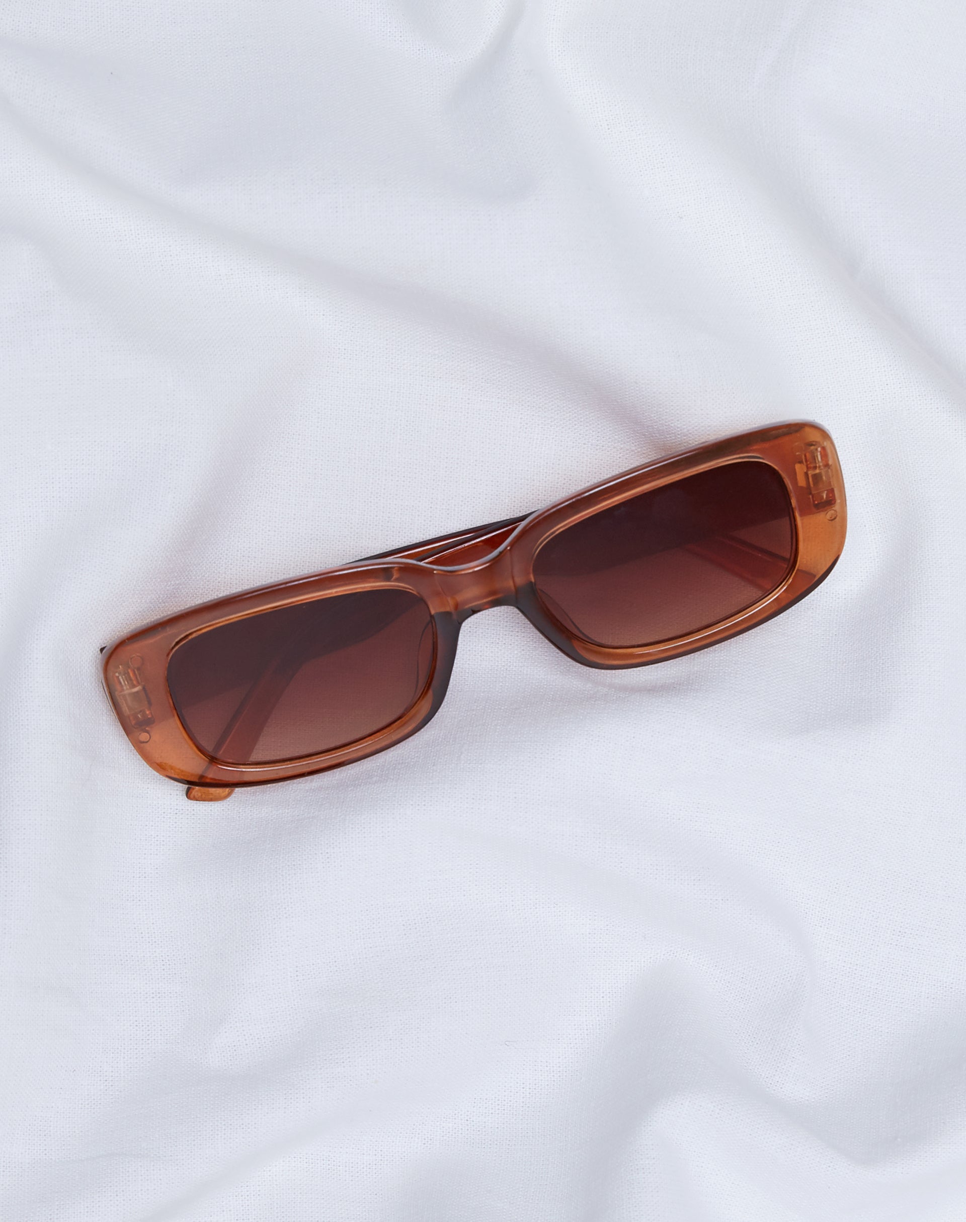Versa Sunglasses in Brown-Nico Sky