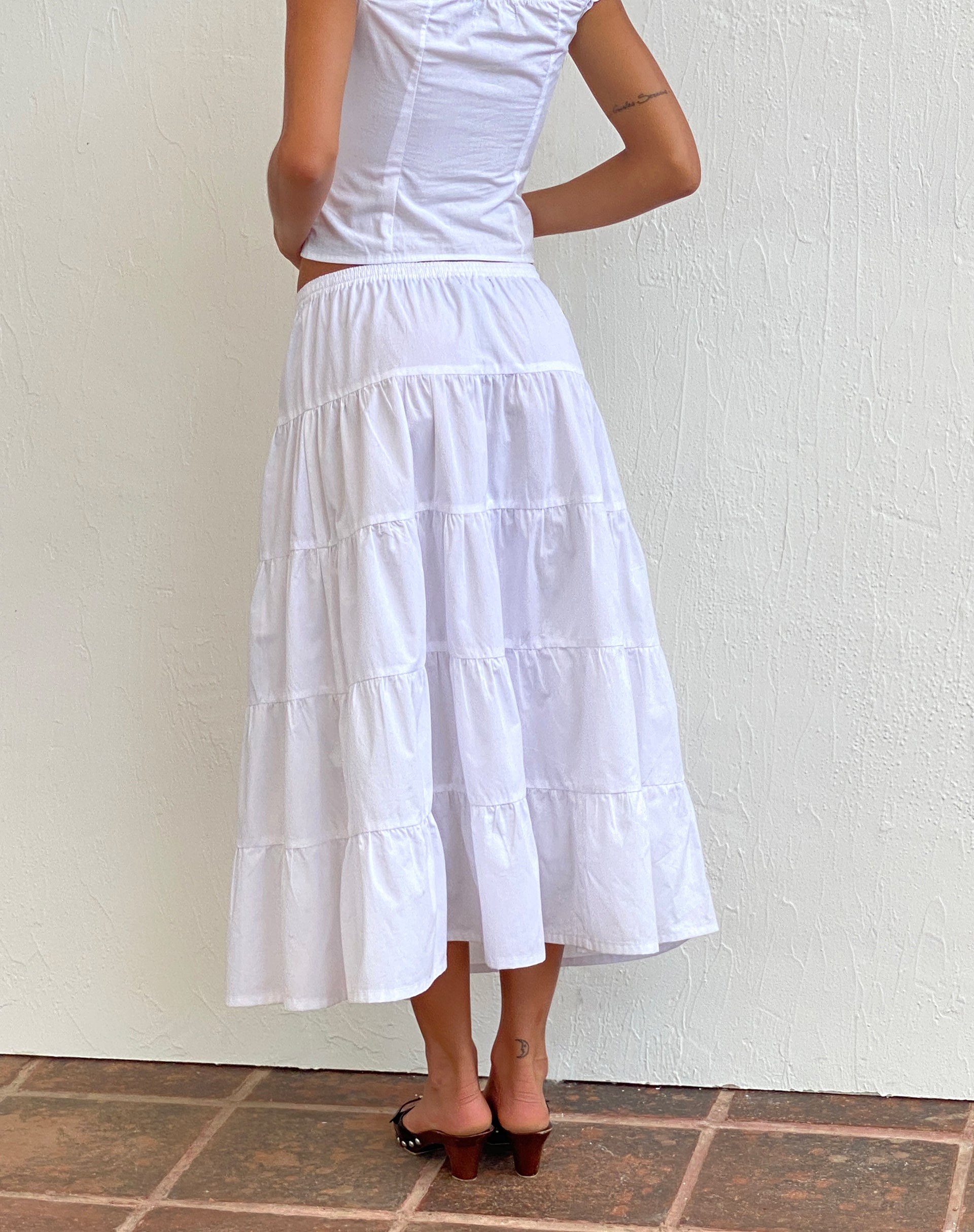 Izumi Tiered Midi Skirt in Poplin White-Nico Sky
