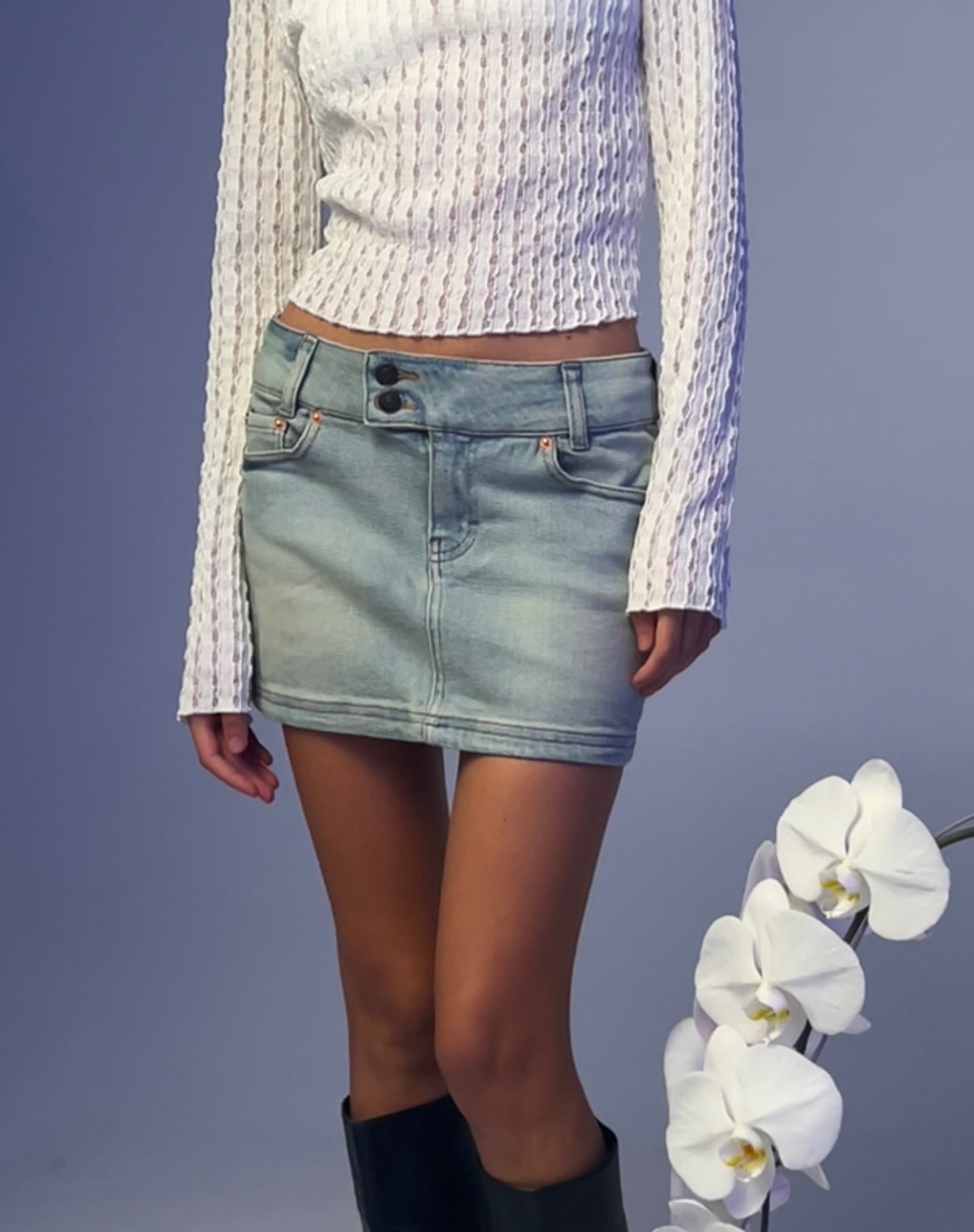 Low Rise Denim Mini Skirt in Super Bleach-Nico Sky