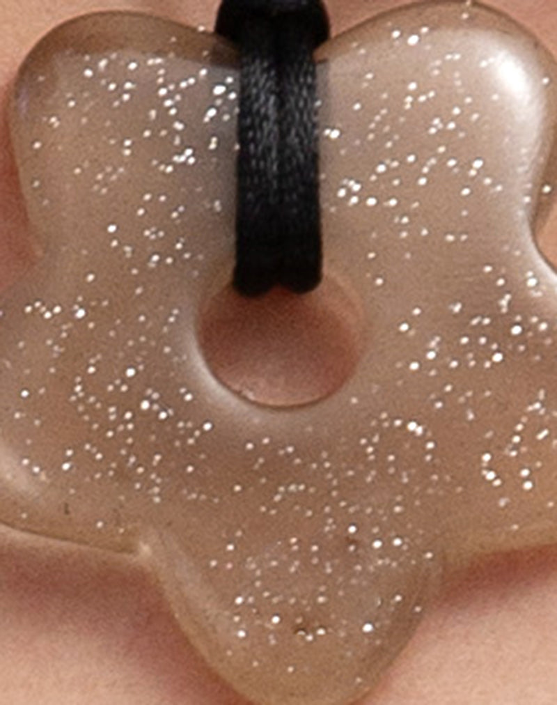 Flower Necklace in Resin Brown-Nico Sky