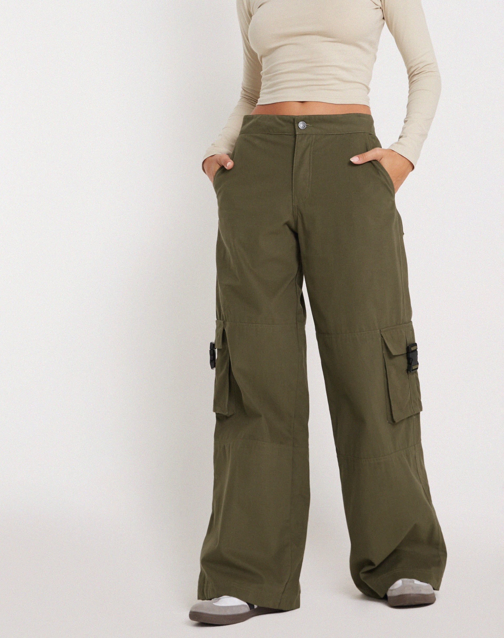 Freddy Low Rise Cargo Trouser in Military Khaki-Nico Sky