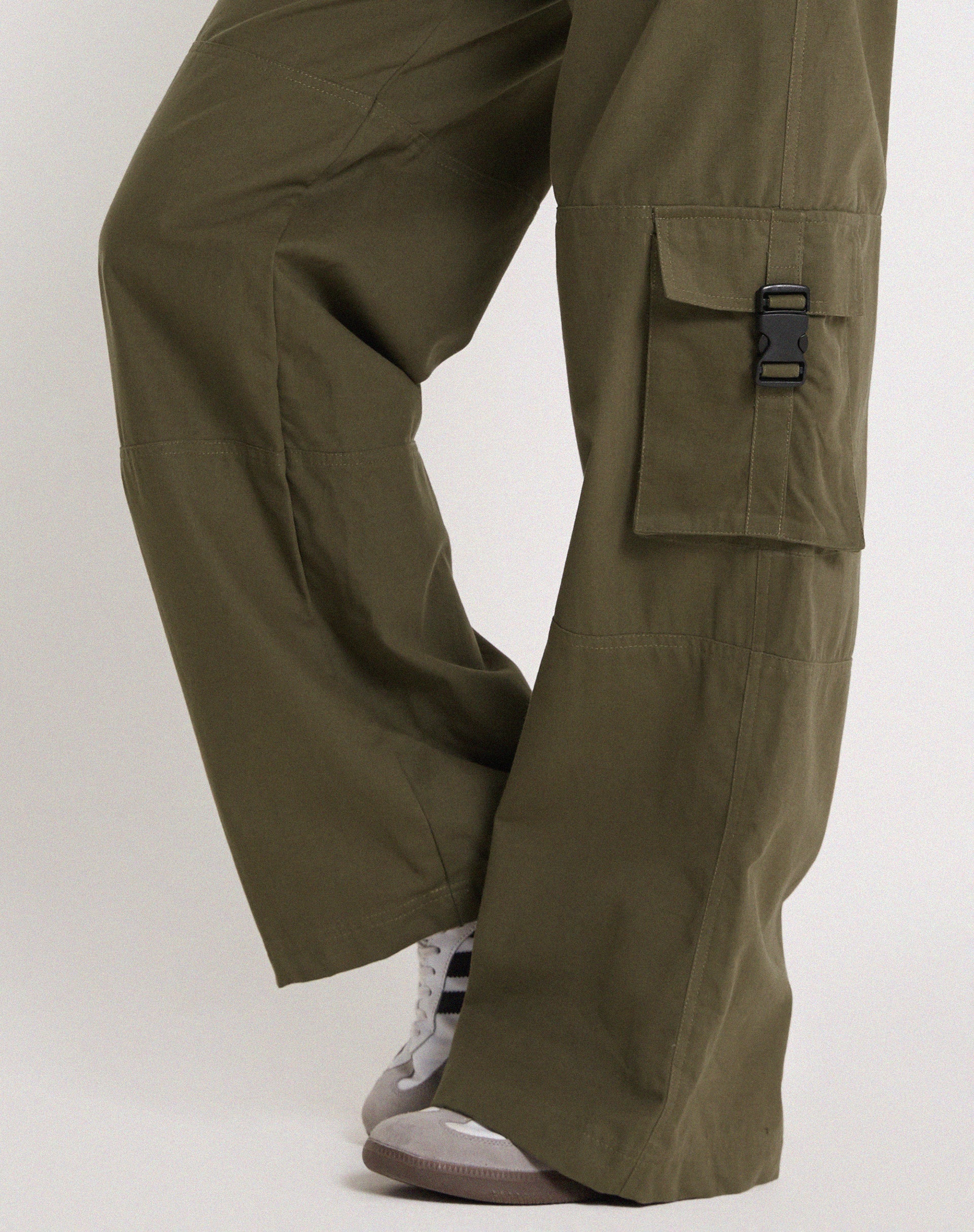Freddy Low Rise Cargo Trouser in Military Khaki-Nico Sky